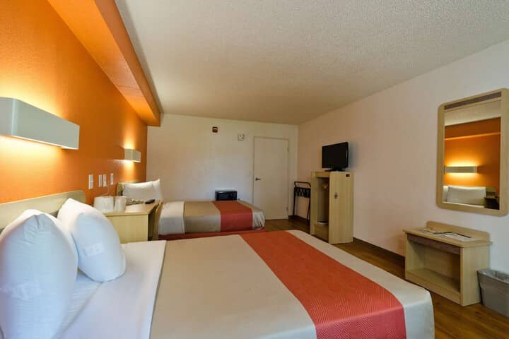 Room 8 of 28