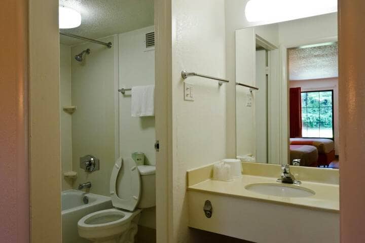 Room 16 of 28