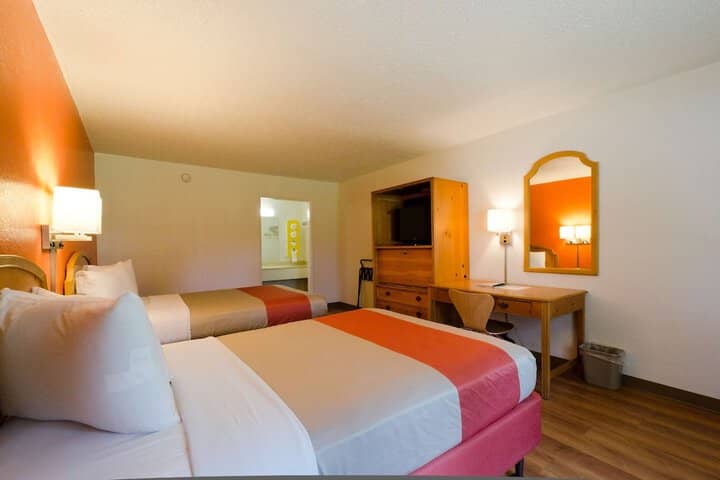 Room 7 of 28