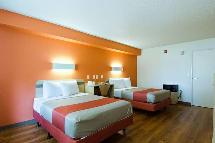 Room 10 of 28