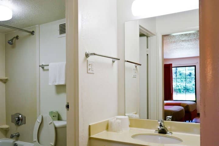 Room 18 of 28